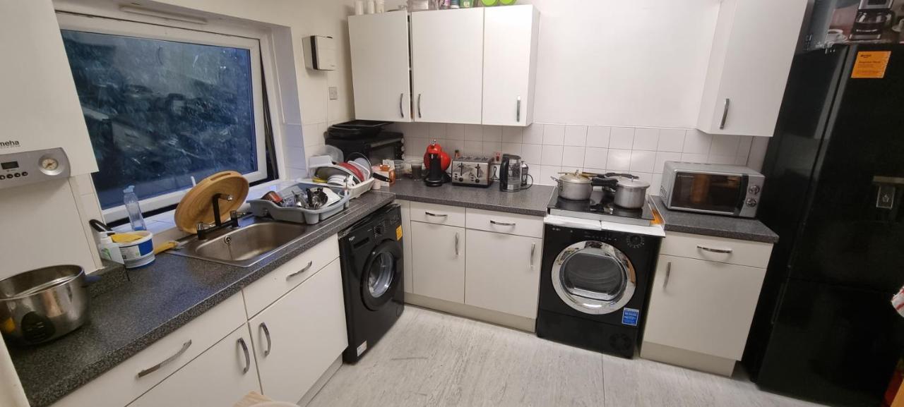 Spacious Room With Kichenet Rotherham Exterior photo