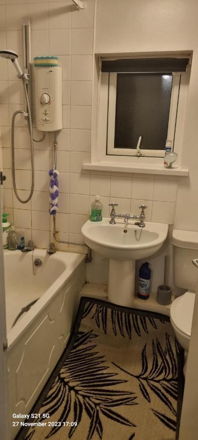 Spacious Room With Kichenet Rotherham Exterior photo